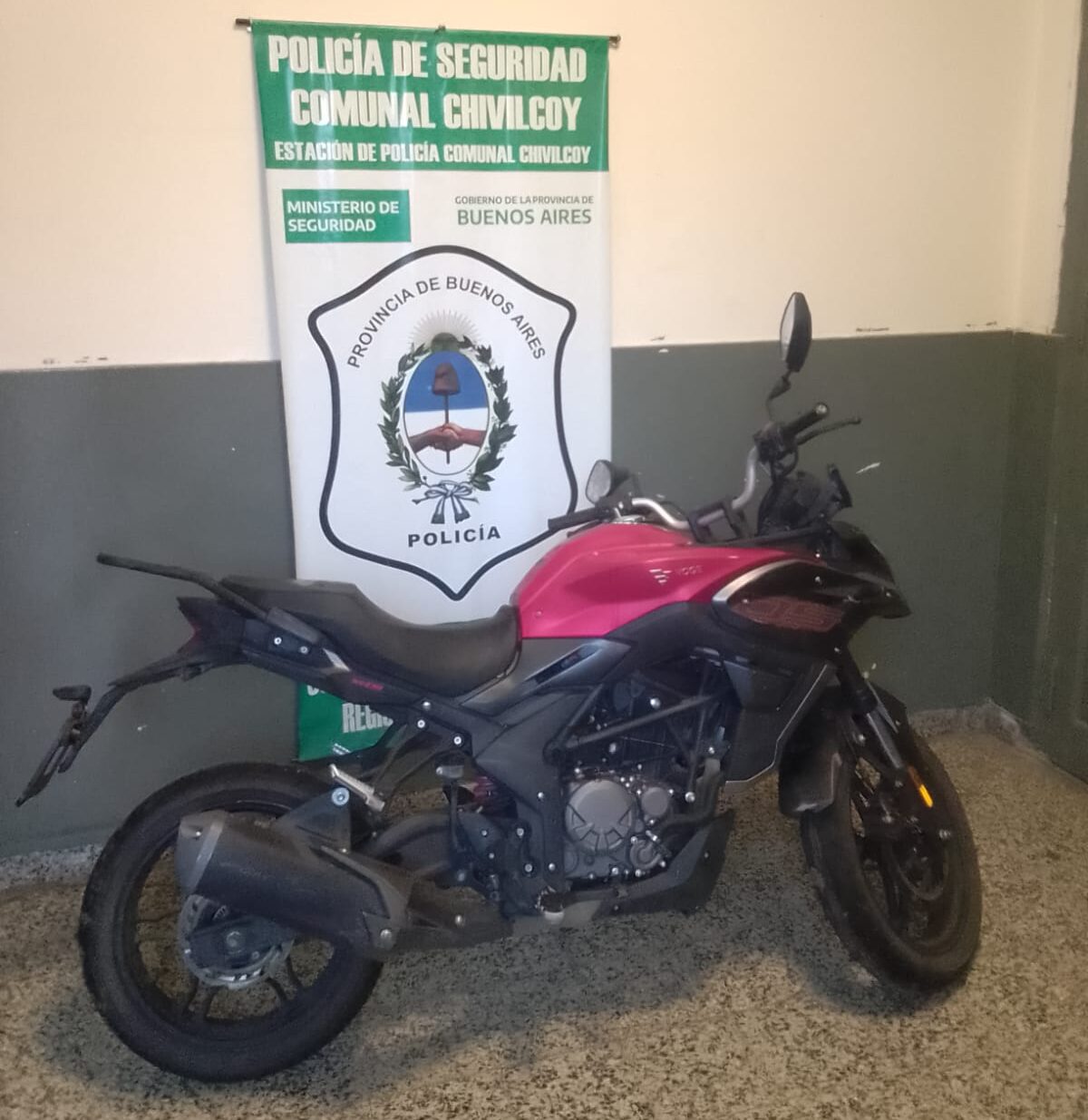 Recuperaron una moto robada y aprehendieron a un adolescente de 17 años