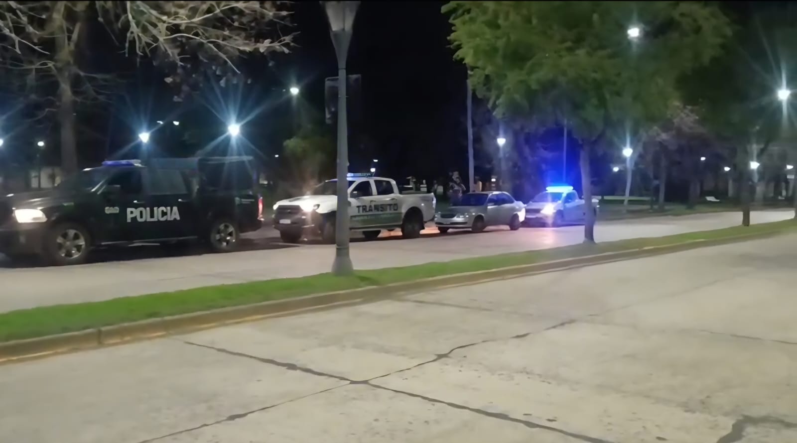 Operativos nocturnos de control vehicular en distintos puntos de Chivilcoy con el objetivo de desalentar el uso indebido de motos que generan disturbios y el uso indebido de vehículos