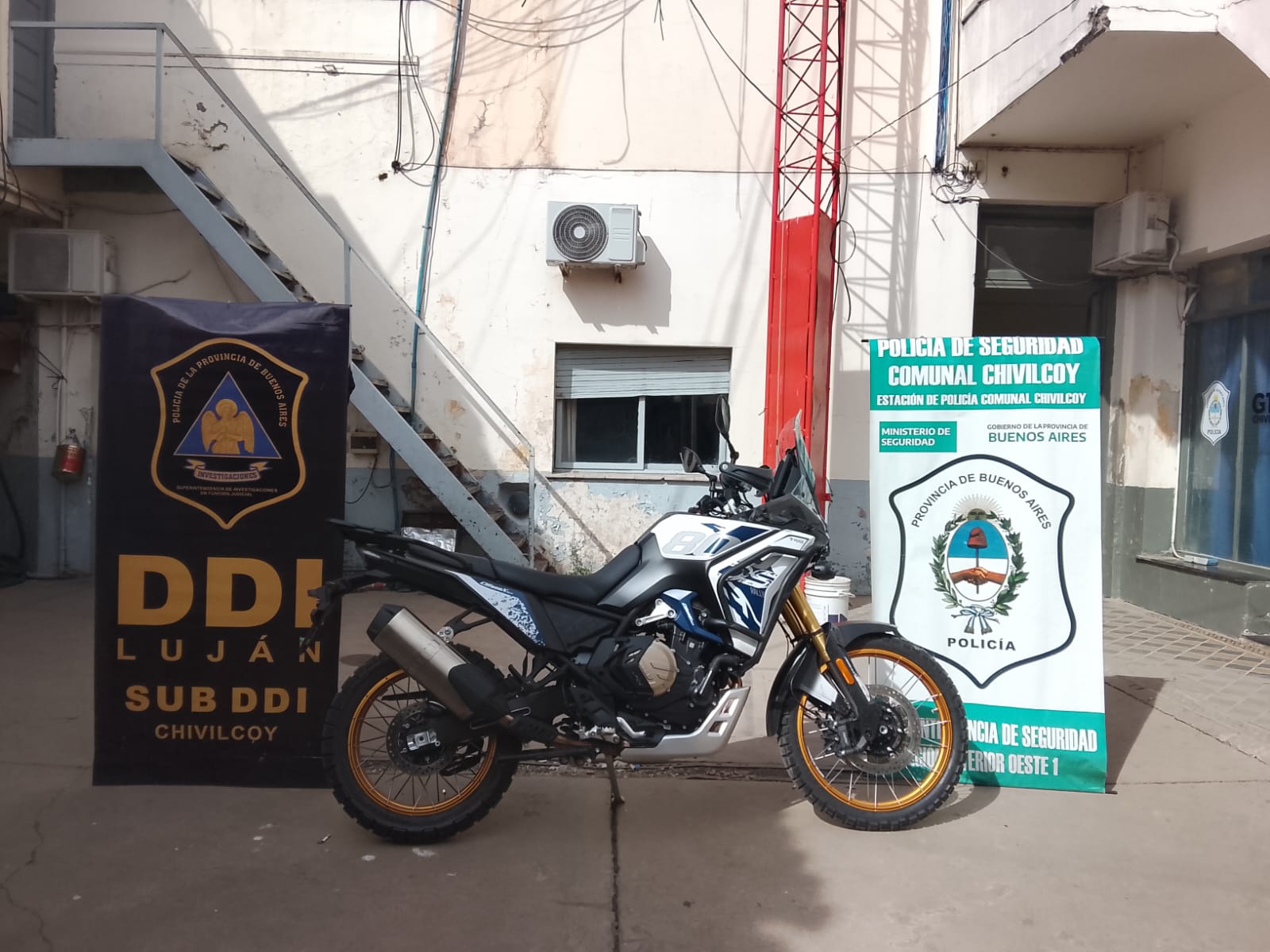 Moto recuperada poco después de ser robada y un adolescente de 17 años aprehendido