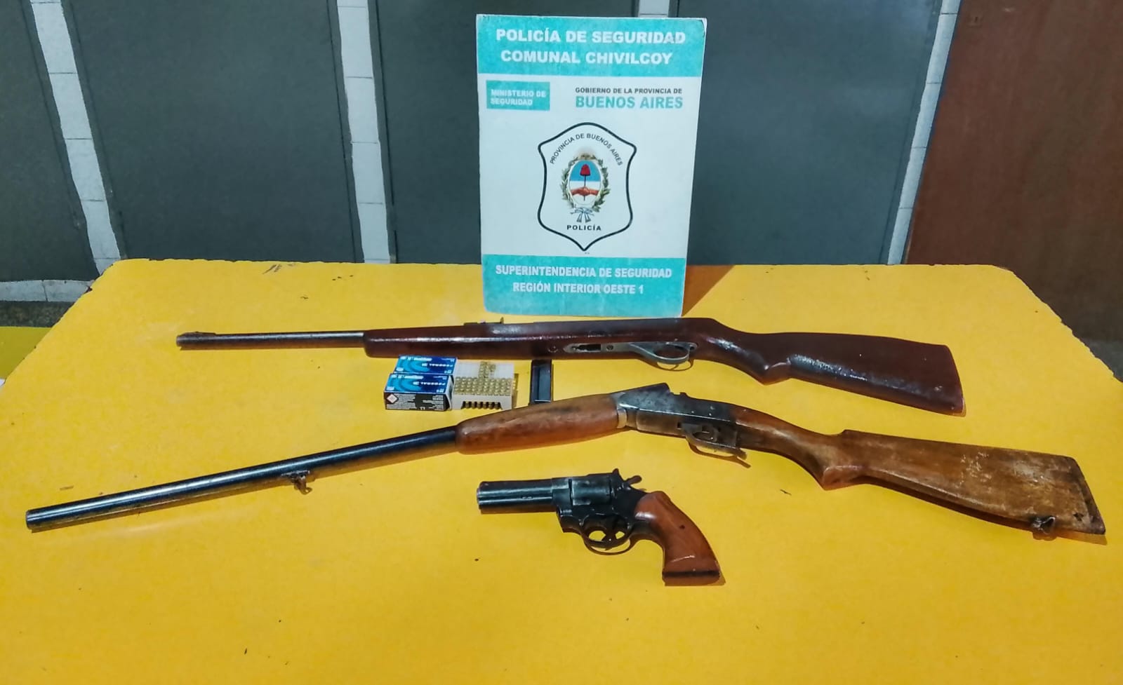Allanamiento por amenazas: secuestraron armas y detuvieron a un hombre en Ayarza