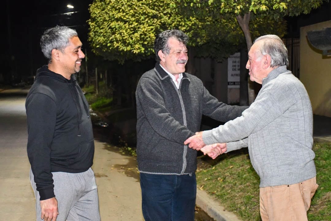 Barenghi recorrió la obra de iluminación con LED en Pueblo Nuevo y anunció la extensión a más barrios