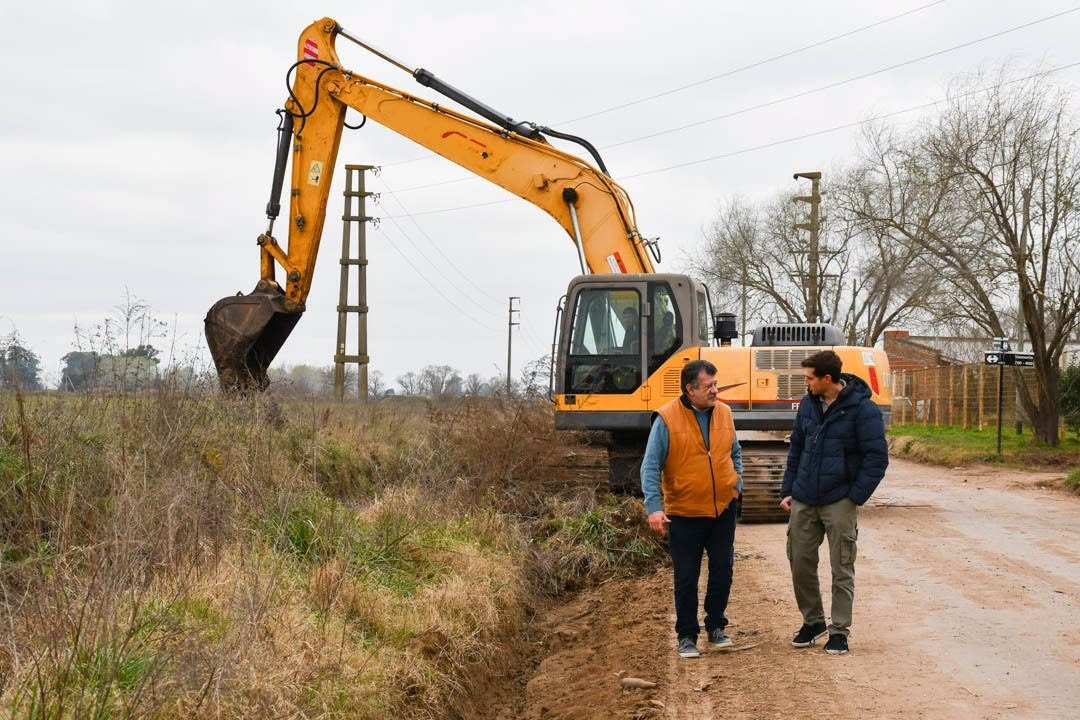 Bragado-El intendente recorrió los trabajos de limpieza de canales