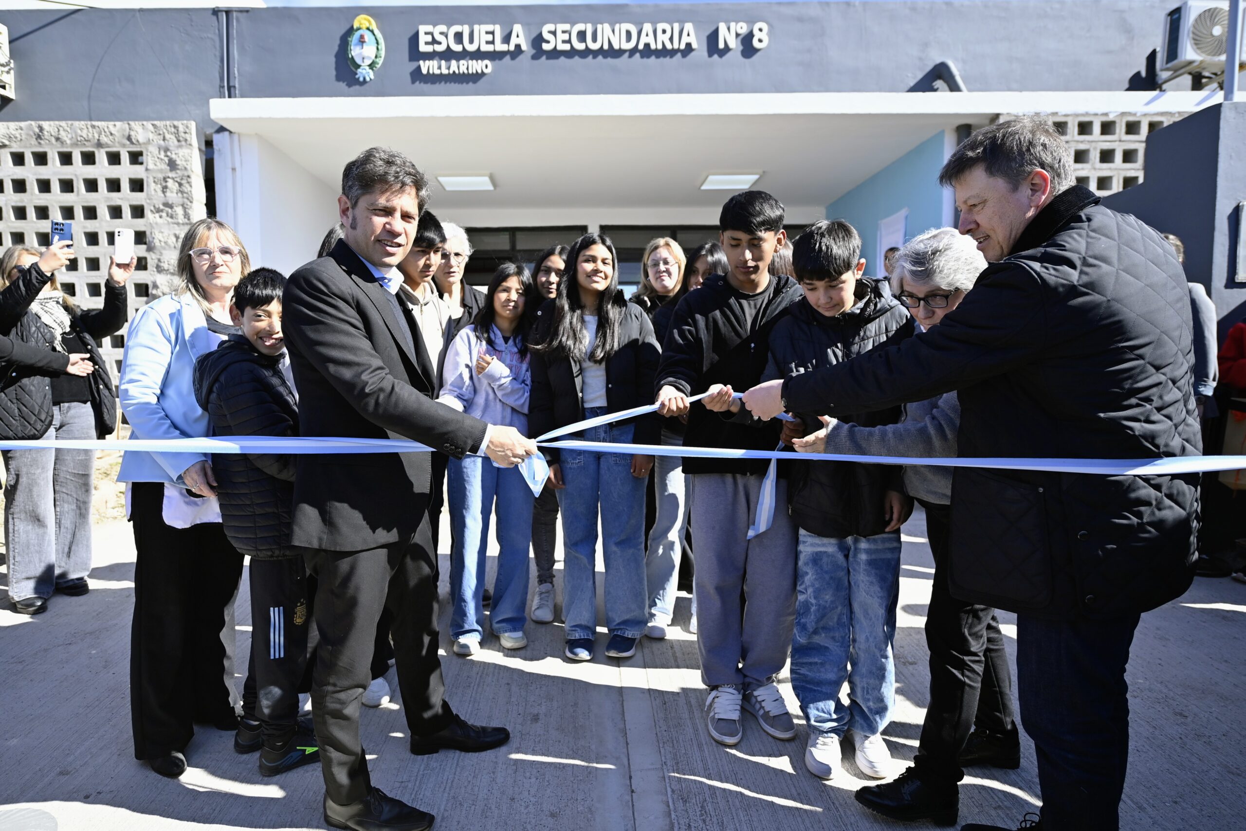 VILLARINO-Kicillof inauguró el nuevo edificio de la Escuela Secundaria N°8 en Hilario Ascasubi